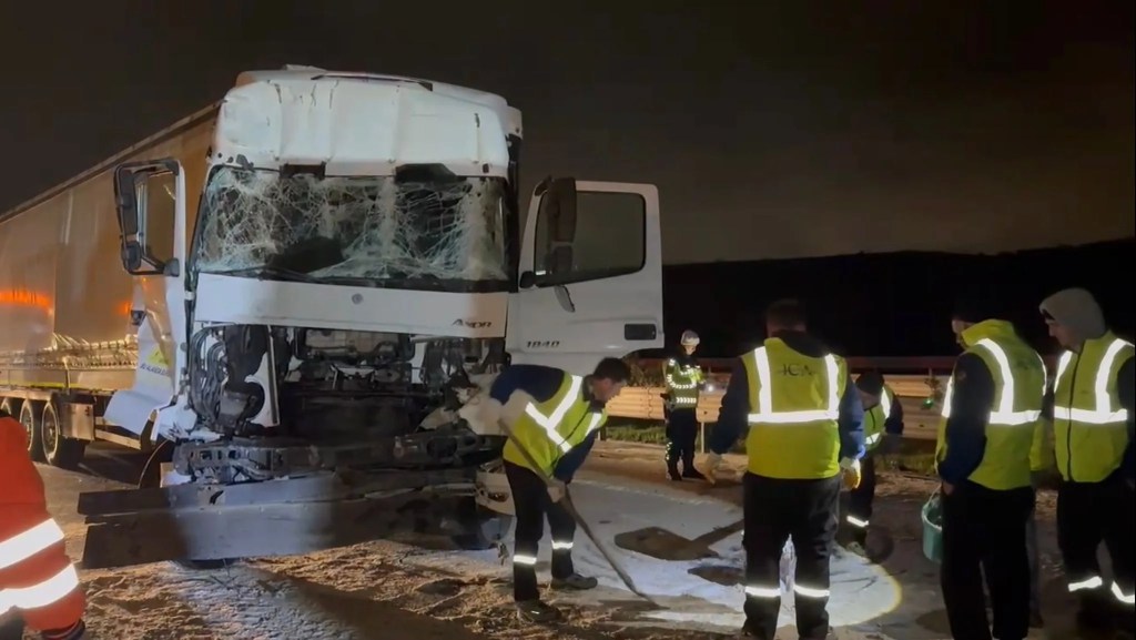 Kuzey Marmara Otoyolu'nda TIR Kazası: İki Yaralı