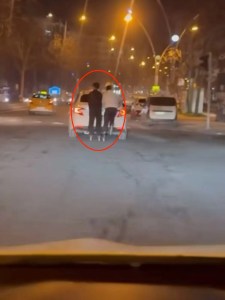 Diyarbakır'da Patenli Gençlerin Tehlikeli Yolculuğu