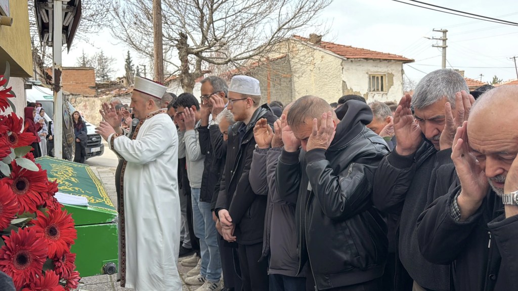 Eskişehir'de Motosiklet Kazasında Hayatını Kaybeden Genç Defnedildi