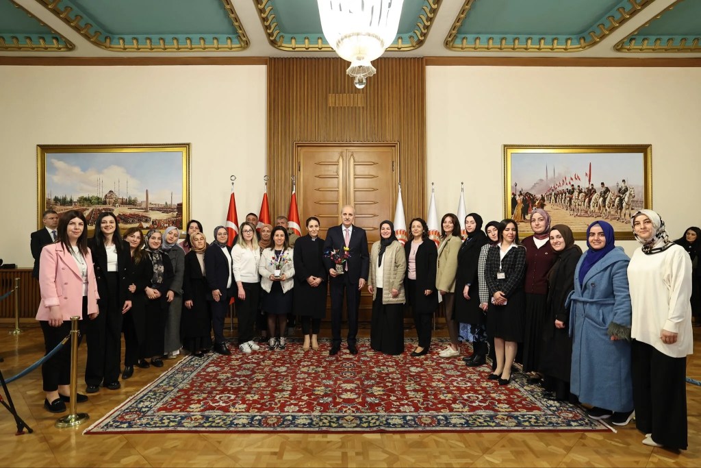 TBMM Başkanı Kurtulmuş Meclis Personeliyle Bayramlaştı