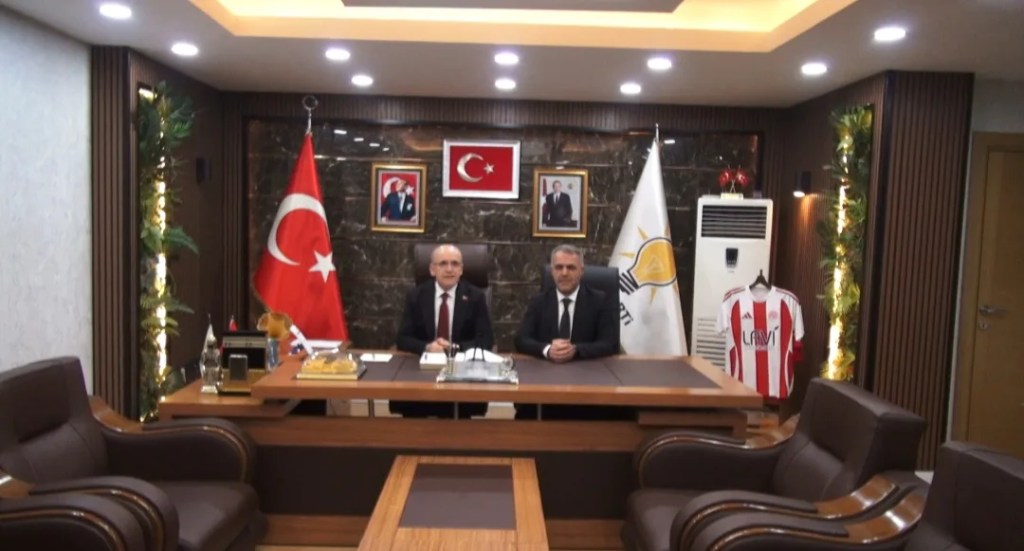 Bakan Şimşek Batman'da Partililerle Buluştu