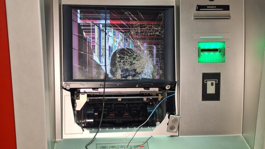 Adana'da ATM'ye Zarar Veren Şüpheli Yakalandı