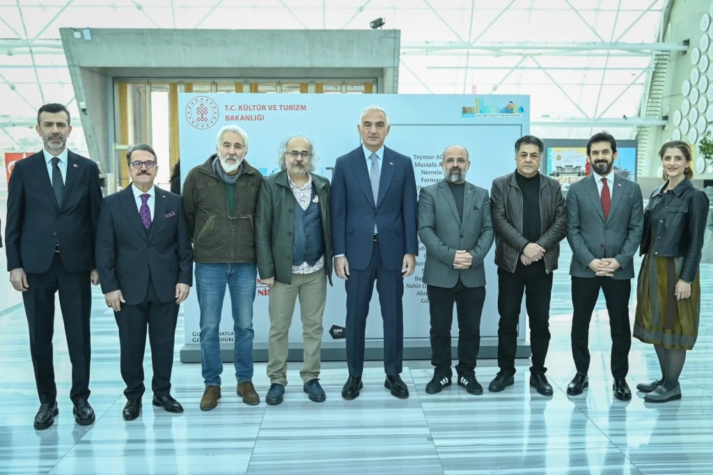 Bakan Ersoy Ankara Sergisini Gezdi