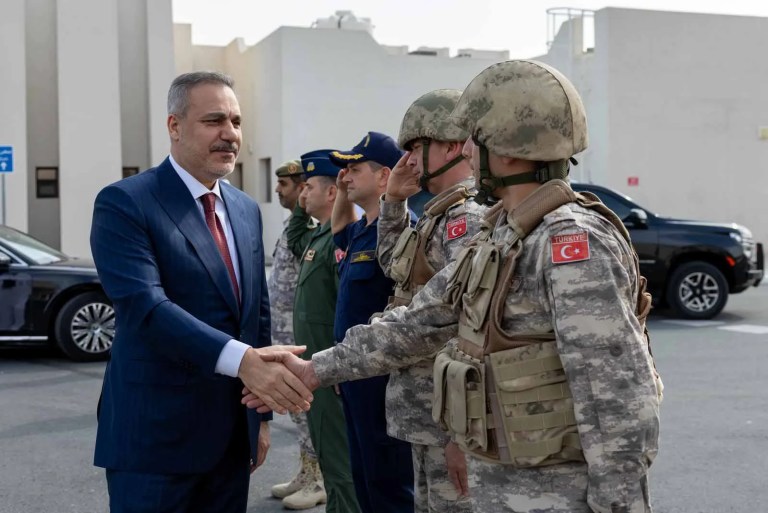 Bakan Fidan Katar'da Askeri Karargahı Ziyaret Etti