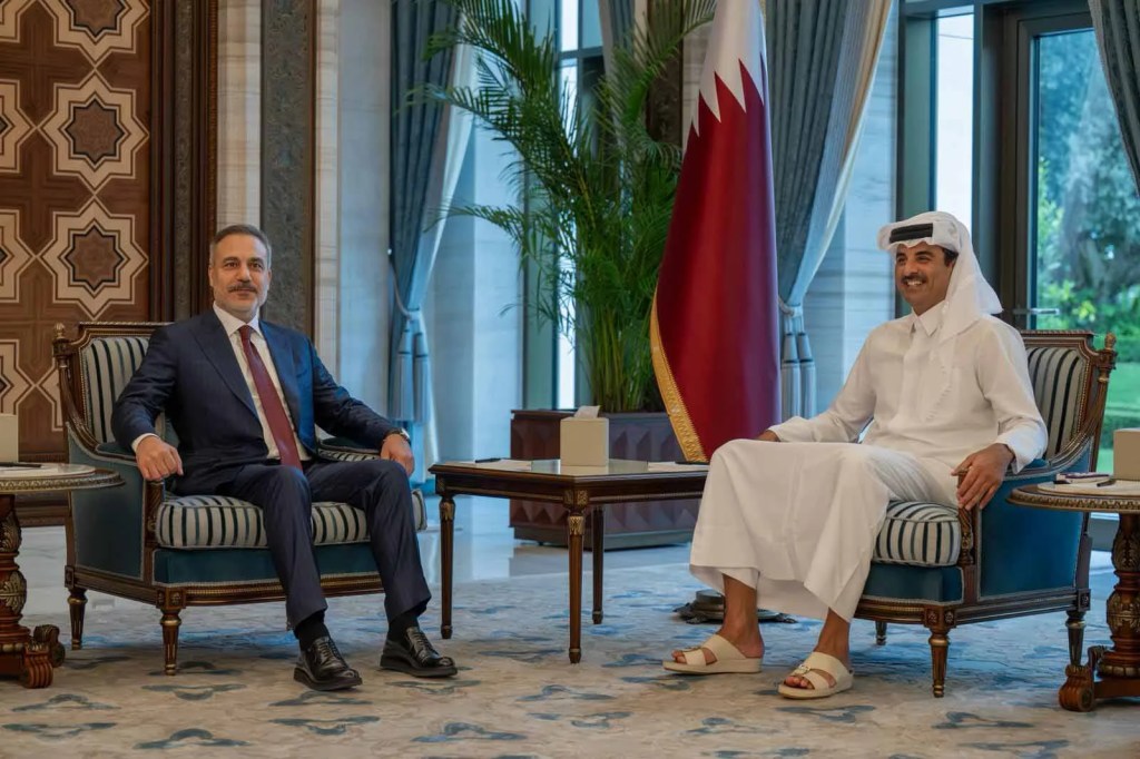 Dışişleri Bakanı Fidan Katar'da Emir Al Sani ile Görüştü