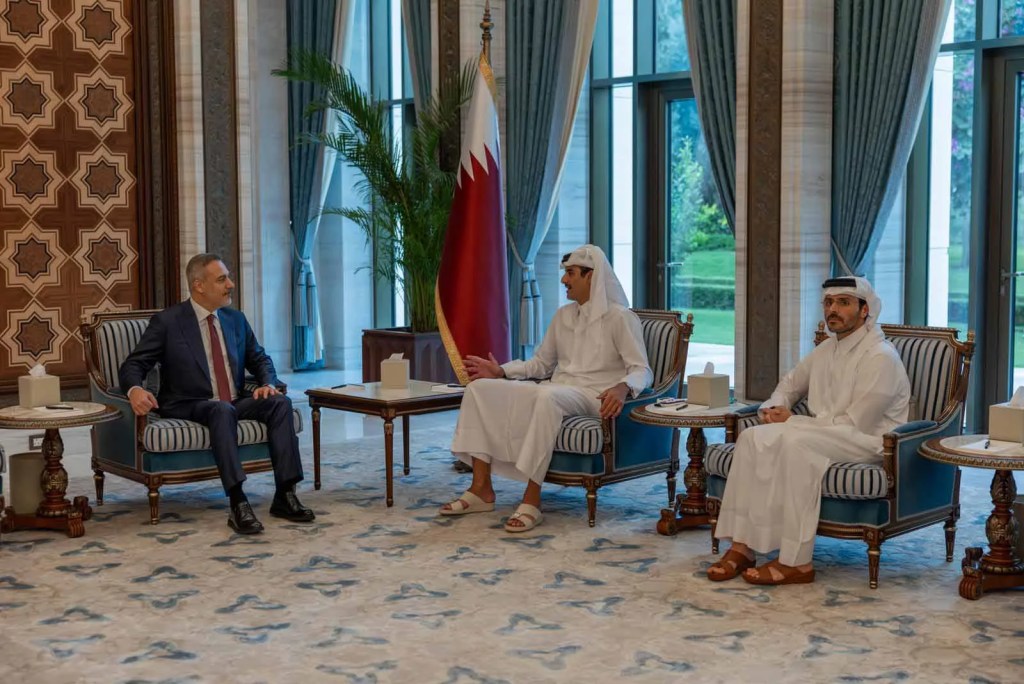 Dışişleri Bakanı Fidan Katar'da Emir Al Sani ile Görüştü