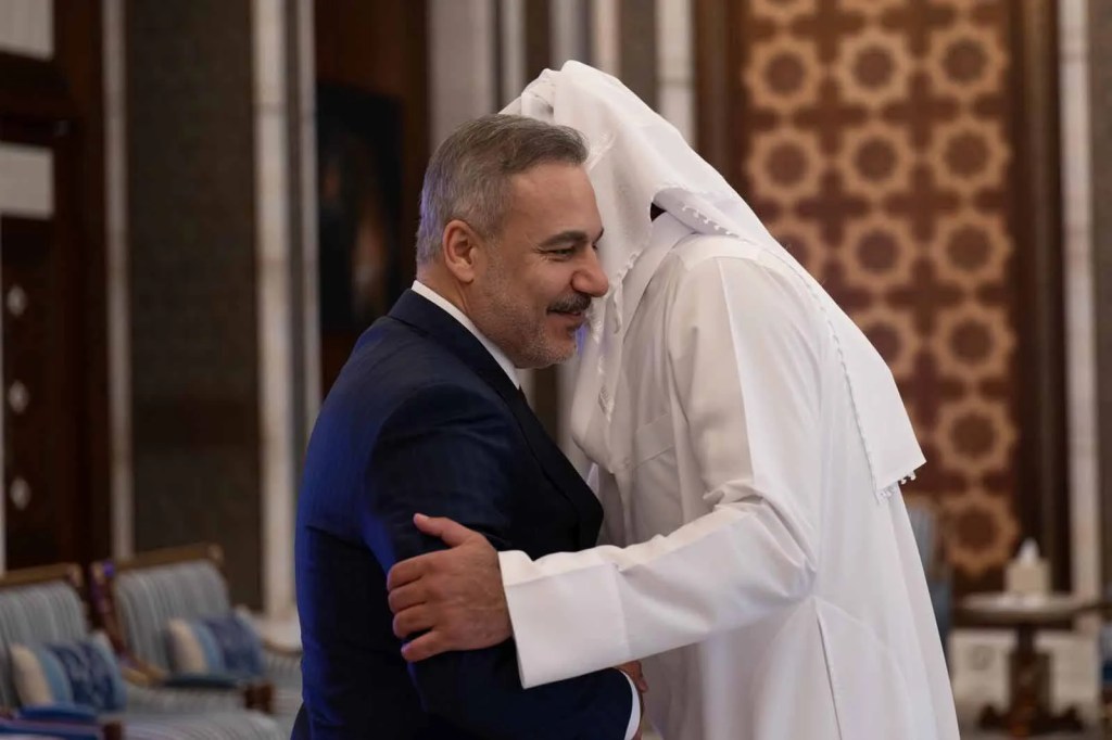Dışişleri Bakanı Fidan Katar'da Emir Al Sani ile Görüştü