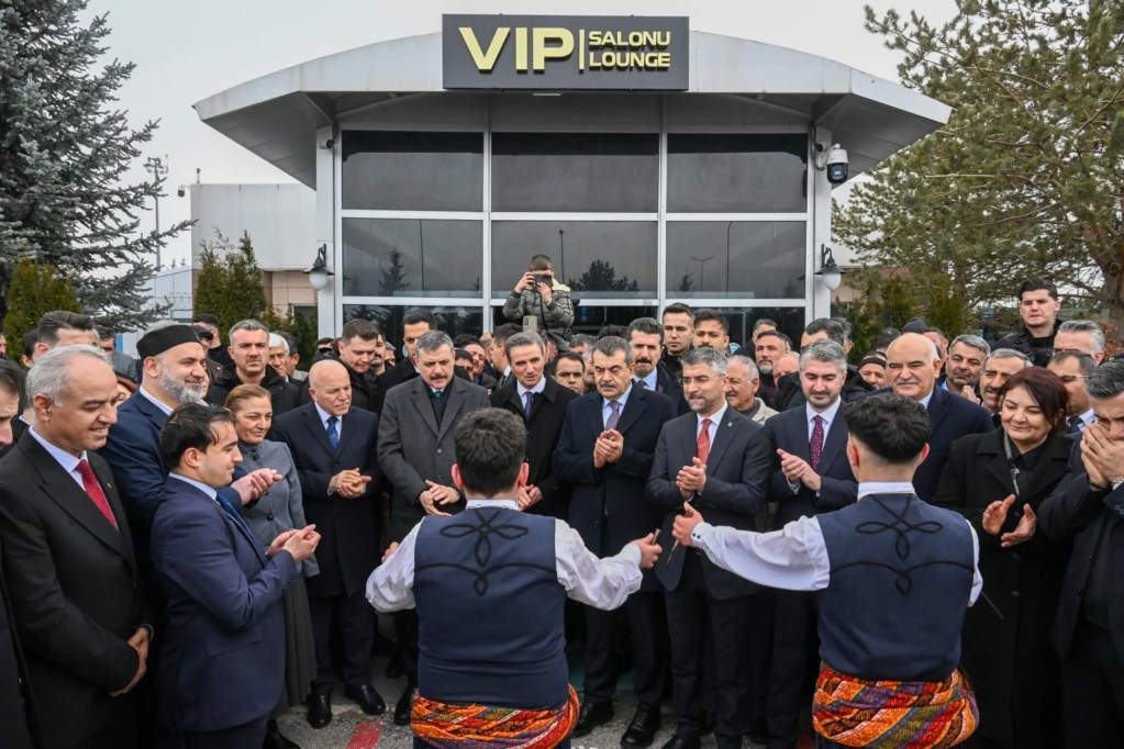 Bakan Tekin'den CHP'ye Tosun Paşa benzetmesi
