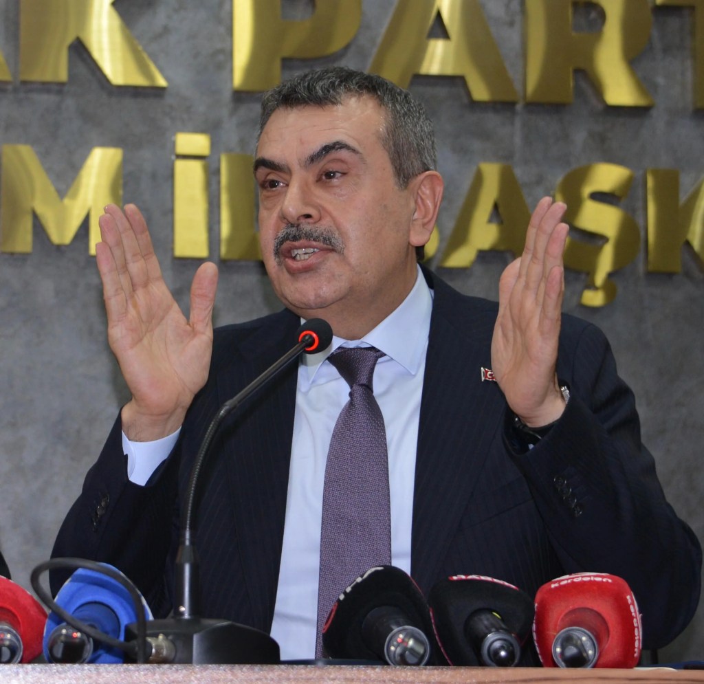 Milli Eğitim Bakanı CHP'yi Tosun Paşa Filmine Benzetti