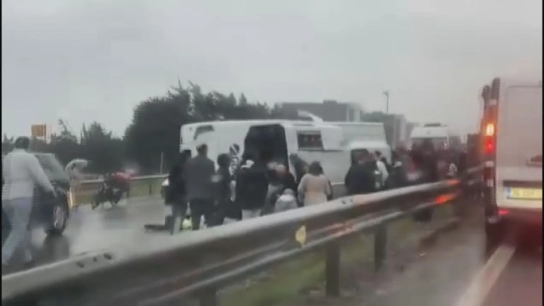 Büyükçekmece'de Midibüs Kazası: 1 Ölü, 9 Yaralı