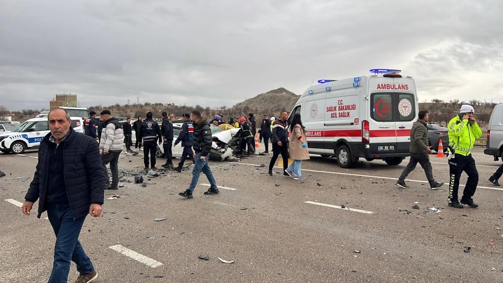 Nevşehir'de Zincirleme Kazada Baba ve Oğul Hayatını Kaybetti