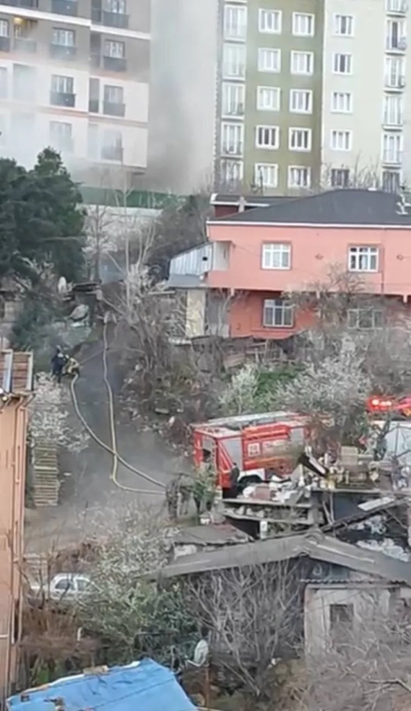 Eyüpsultan'da Gecekonduda Çıkan Yangın Söndürüldü