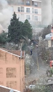 Eyüpsultan'da Gecekonduda Çıkan Yangın Söndürüldü
