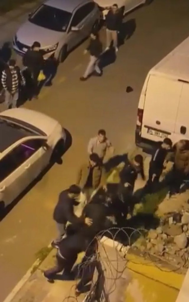 Bağcılar'da Saldırgan Grup Polisi Görünce Kaçtı