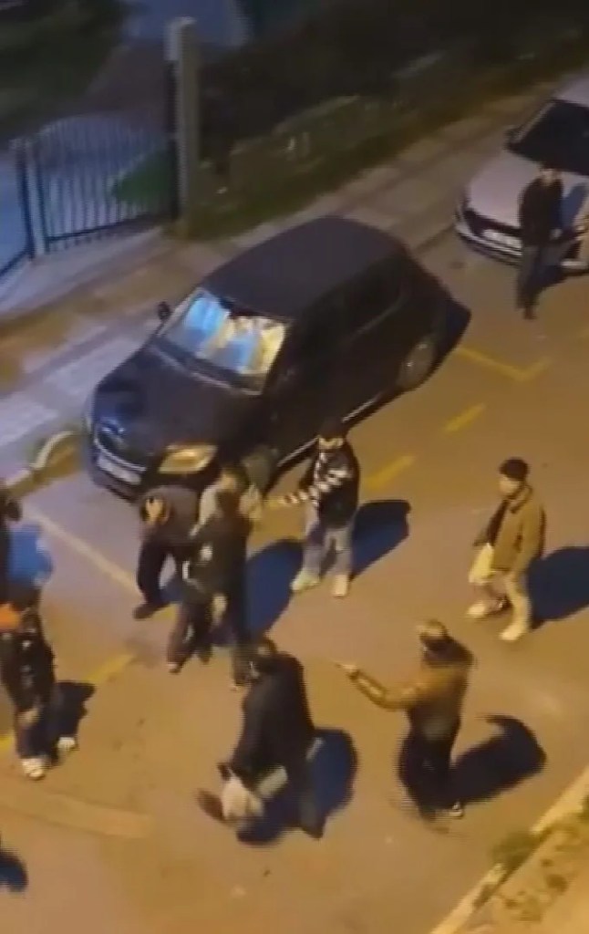 Bağcılar'da Saldırgan Grup Polisi Görünce Kaçtı