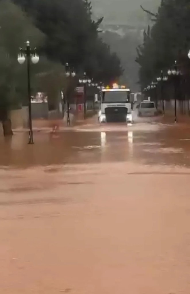 Hatay'da Şiddetli Yağışlar Günlük Hayatı Felç Etti