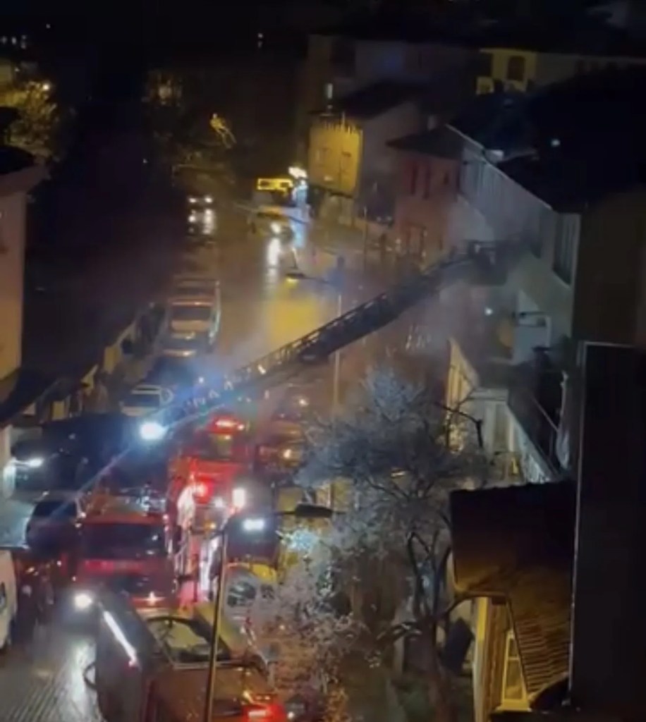 Bartın'da Apartman Yangını: İki Kişi Dumandan Etkilendi