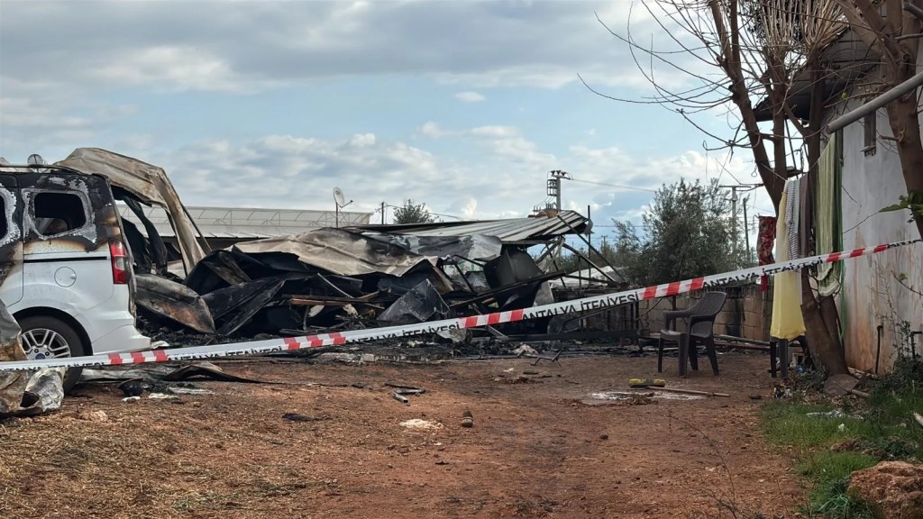 Antalya'da konteyner yangını: 5 çocuk ve hamile kadın öldü
