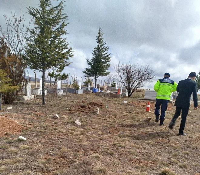 Aksaray'da Mezarlıkta Cinayet: Boşanma Aşamasındaki Eşini Öldürdü