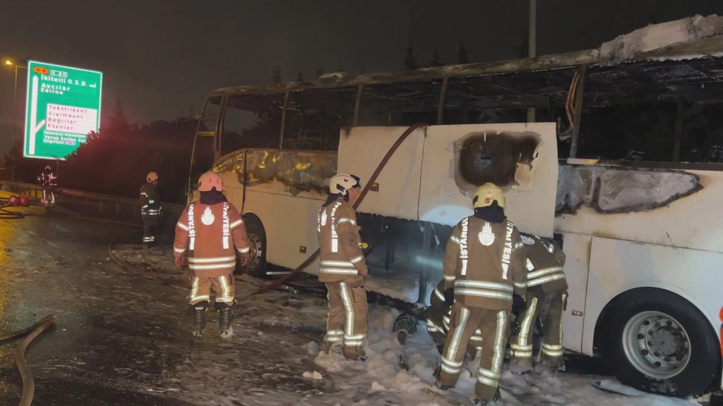 Esenler'de Seyir Halindeki Otobüs Yangını Korkuttu