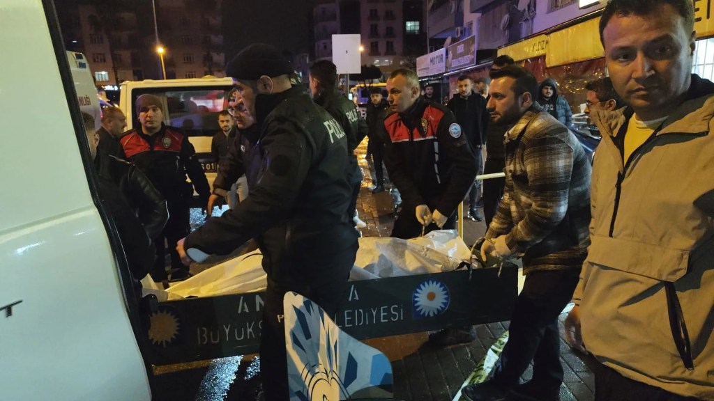 Manavgat'ta Market Sahibi Oğlu Tartıştığı Genci Öldürdü