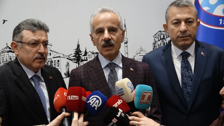 Bakan Uraloğlu: Türkiye Güven Adası Olarak Öne Çıkıyor
