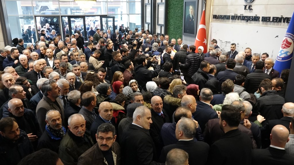 Bakan Uraloğlu: Türkiye Güven Adası Olarak Öne Çıkıyor