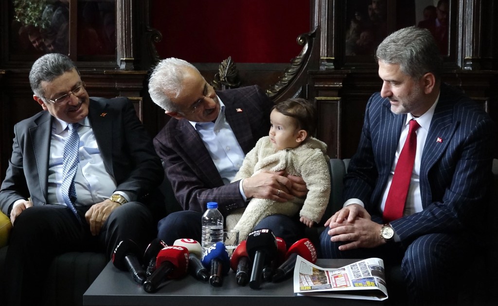 Bakan Uraloğlu: Türkiye Güven Adası Olmaya Devam Ediyor