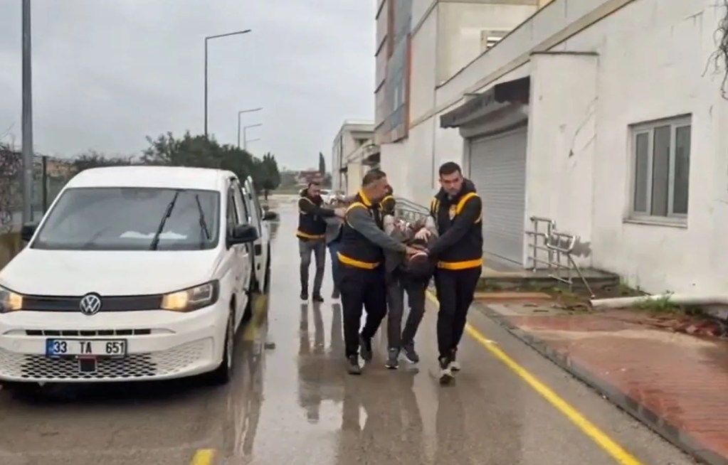 Adana'da Ata Şiddet Uygulayan İki Kişi Gözaltında