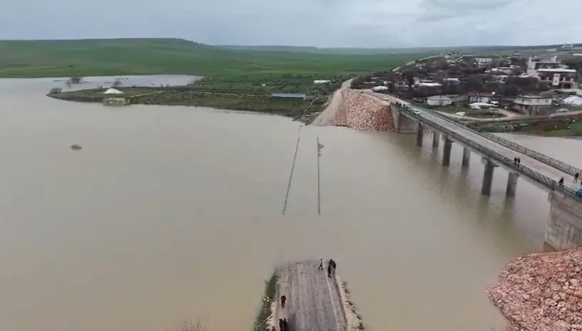 Diyarbakır'da Sağanak Yağış Ambar Çayı'nı Taşırdı