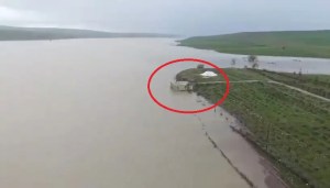 Diyarbakır'da Sağanak Yağış Ambar Çayı'nı Taşırdı