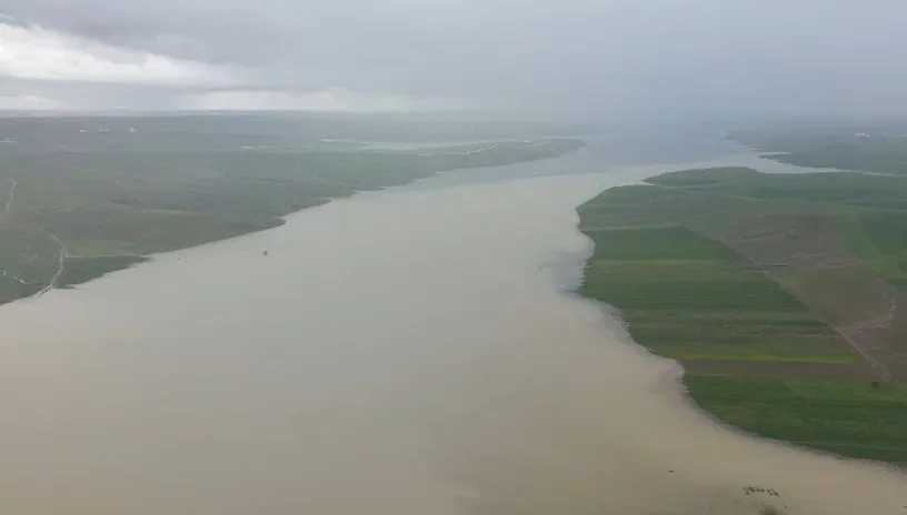 Diyarbakır'da Sağanak Yağış Ambar Çayı'nı Taşırdı