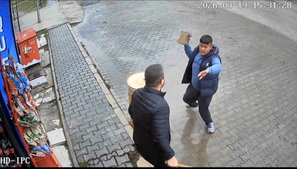 Afyonkarahisar'da Tekel Bayisinde Kavga Kameralara Yansıdı