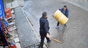 Afyonkarahisar'da Tekel Bayisinde Kavga Kameralara Yansıdı
