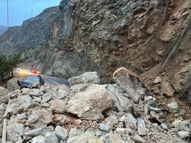 Mersin'de Heyelan: Cip Sürücüsü Yaralandı