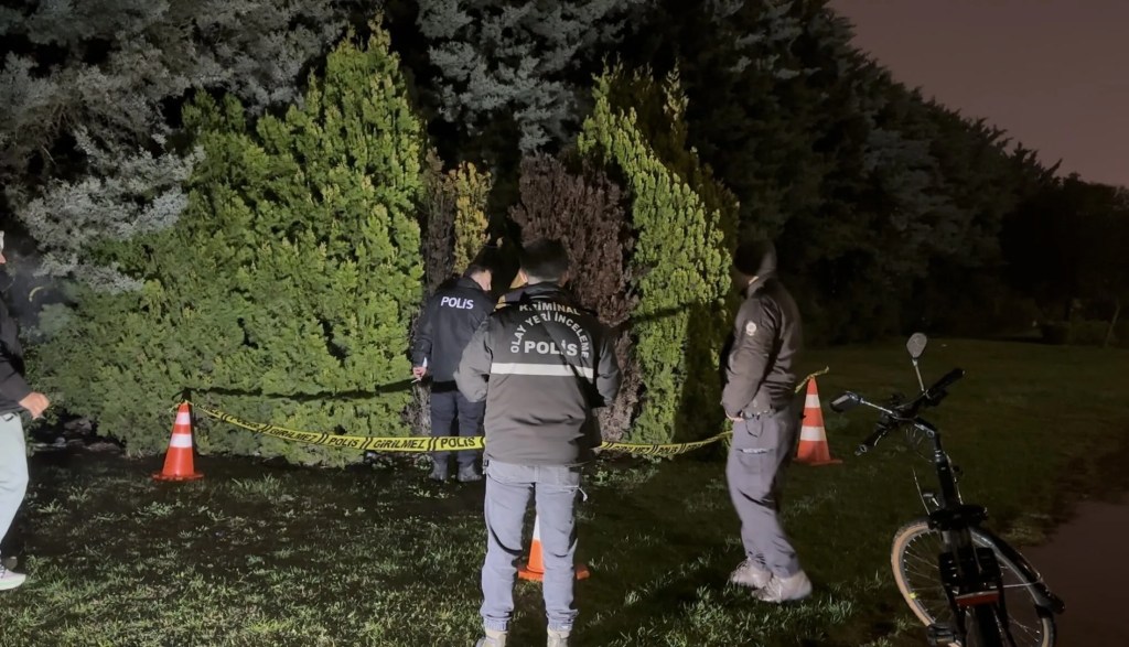 Ümraniye'de Parkta Bulunan Erkek Cesedi Şok Etti