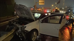 Eyüpsultan'da Kaygan Yolda Kaza: Üç Yaralı