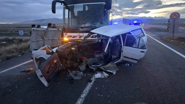 Niğde'de Trafik Kazası: 1 Ölü, 2 Yaralı