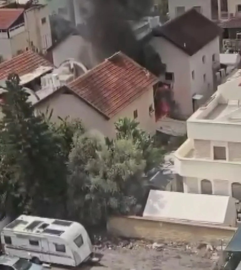 İran İsrail'e Füze Misillemesi Yaptı