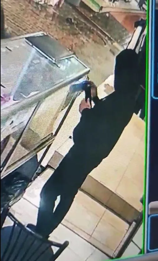 Adana'da cep telefonu hırsızlığı güvenlik kamerasında