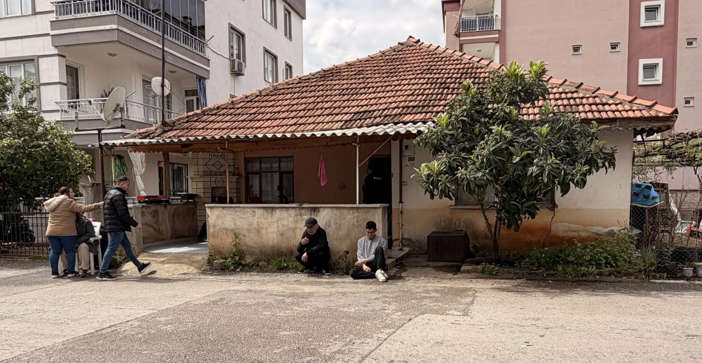 Antalya'da Epilepsi Hastası Genç Evinde Ölü Bulundu