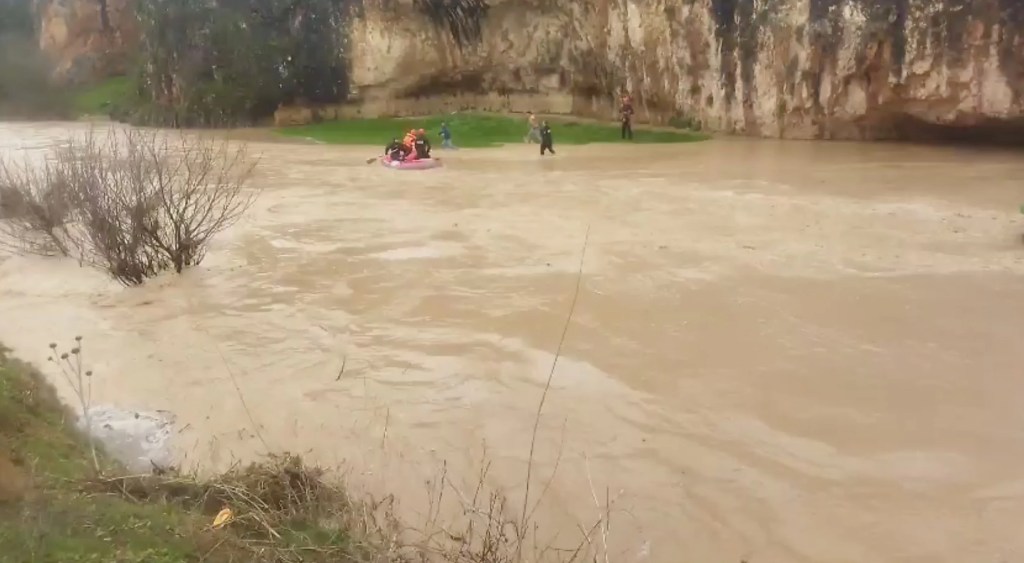 Adıyaman'da Selde Mağaraya Sığınan Çiftçiler Kurtarıldı
