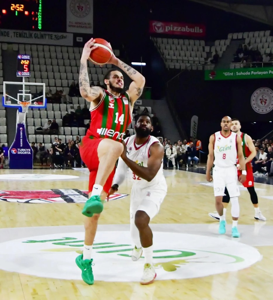 Manisa Basket Karşıyaka'yı 92-78 Yendi