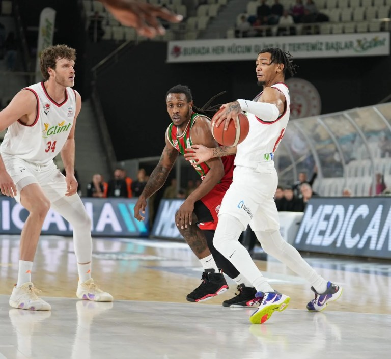 Manisa Basket Karşıyaka'yı 92-78 Yendi