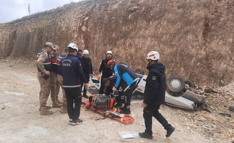 Şanlıurfa'da otomobil 8 metreden uçtu: 1 ölü, 1 yaralı