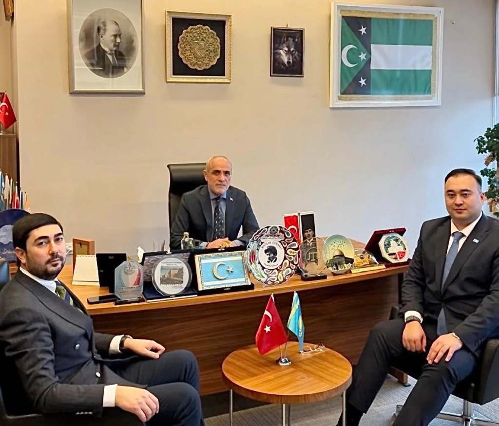 Cumhurbaşkanı Başdanışmanı Topçu Kazak Yetkiliyle Görüştü