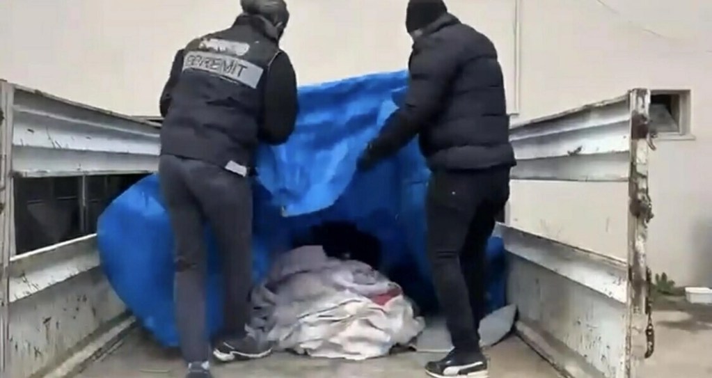 Balıkesir'de Sentetik Ecza Operasyonu: 42 Bin 600 Hap Ele Geçirildi