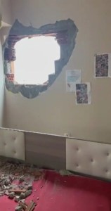 Küçükçekmece'de Yıkım Sırasında Apartman Duvarı Hasar Gördü