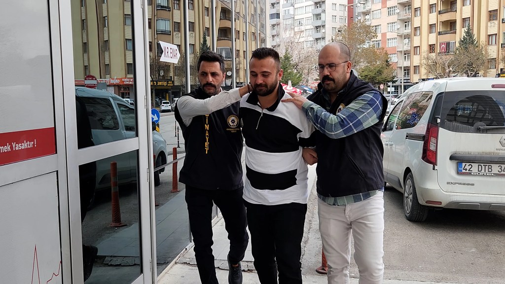 Konya'da Baba Cinayeti: Oğul Kaçarken Yakalandı