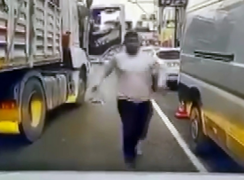 Adana'da Trafikte Tehdit ve Ceza: Baba ve Oğul Tutuklandı
